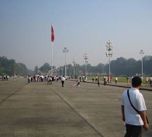 Der Exerzierplatz vor dem Mausoleum in Hanoi.