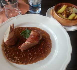 Schweinelende im Speckmantel auf Senfsoße