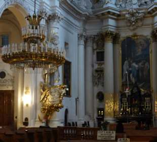 Visitantinnen-Kirche mit Kanzel und Hauptaltar