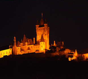 Burg bei Nacht