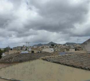 Blick von der Stadtmauer über die Dächer Alcudias