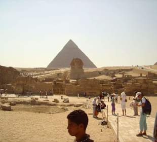 Sphinx und Pyramide