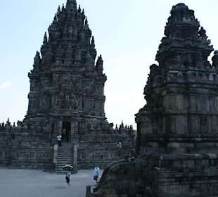 Widok na świątynie Prambanan