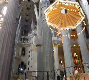 Sagrada Familia wnętrze