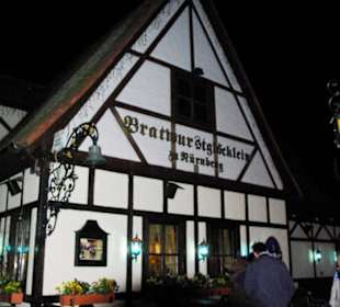 Direkt am Eingang erstes Haus