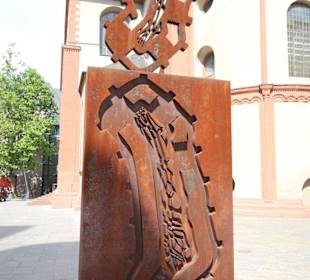 Skulpturen am Dompfarrplatz