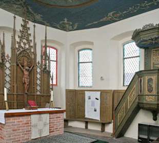 Kanzel und Altar