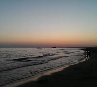 Strand (öffentlich) bei Sonnenuntergang