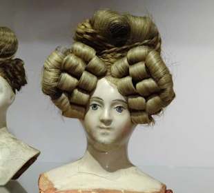 Puppenfrisur im Deutschen Spielzeugmuseum