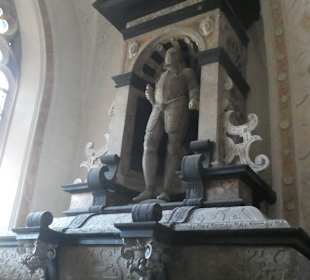 Am Marktplatz: die ev. Stiftskirche St. Goar