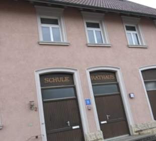 Schul- und Rathaus Aichelau