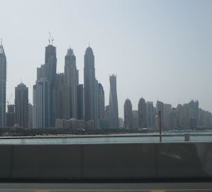 Blick auf Dubai Marina von The Palm Jumeirah