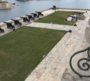 Saluting Battery