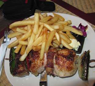 Bamboo-Spieß mit Pommes 