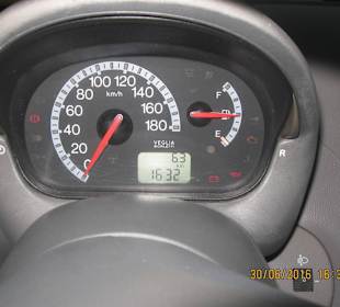 Tankanzeige bei Abholung des Mietwagens