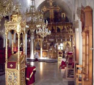 Reich gesachmückte Altarwand