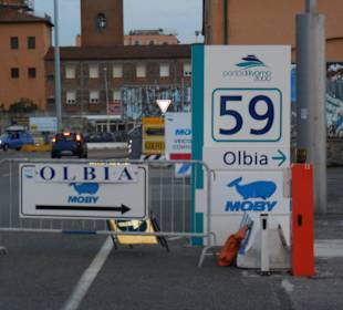 Hinweisschilder am Hafengelände