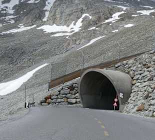 Tunneleinfahrt