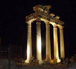 Side: Apollon-Tempel am Abend