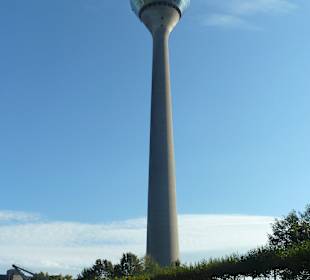 Hoch und riesig
