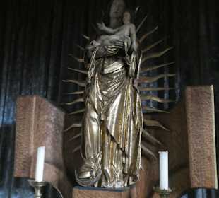 Maria mit Jesus in der Kirche St. Peter und Paul