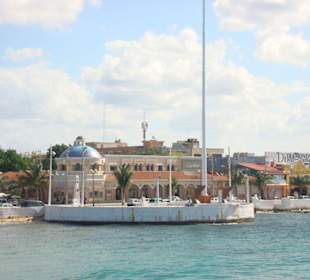 Einkaufsstrasse an der Küste