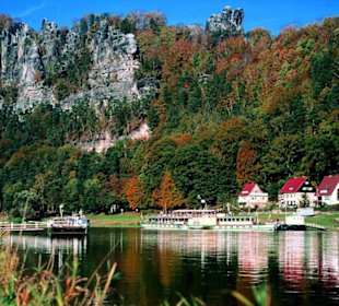 Elbe mit dem Elbsandsteingebirge