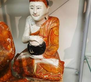 Im Schaumagazin des Übersee-Museums