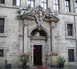 Portal am alten Rathaus, Zum Spiessgesellen