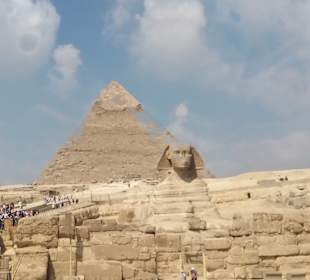 Sphinx mit Pyramide 