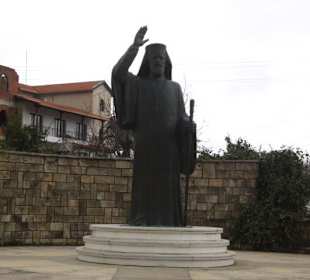 Makarios III Denkmal vor dem Museum