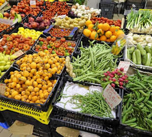 Rundgang zwischen den Auslagen des Mercato Civico