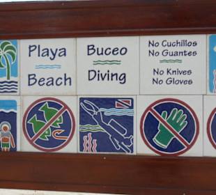 Hinweisschild am Strand