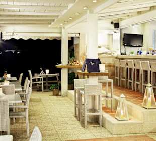 Bar Taverna Pelagos am Strand