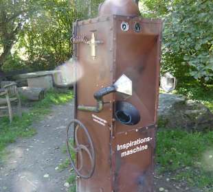 Die Inspirationsmaschine  vorm Eingang
