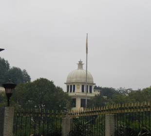 Garten mit Palastansicht