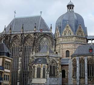 Außenansicht des Aachener Doms