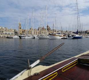 Mit dem Holzboot durch den Hafen von Valletta