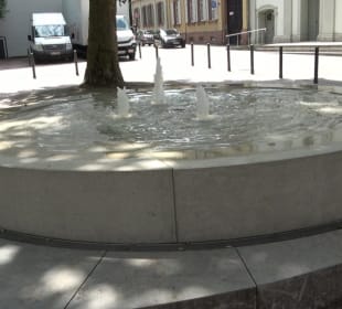 Brunnen am Theaterplatz