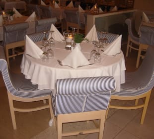 Dedeckter Tisch im Speisesaal