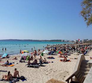 Sauberer Strand und klares Wasser