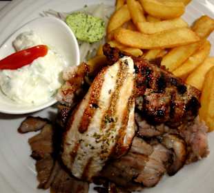 Grillteller im Restaurant Mythos