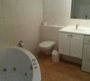 Großes Badezimmer 