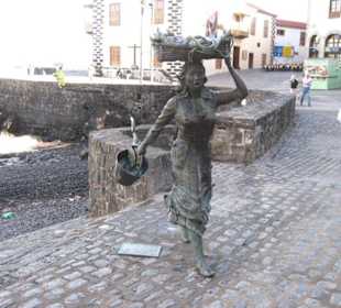 Statue am Hafen in Puerto Cruz