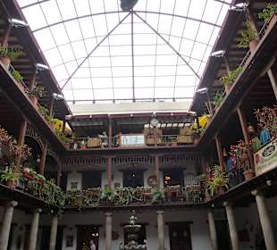 Innenhof überdacht, also auch bei Regen