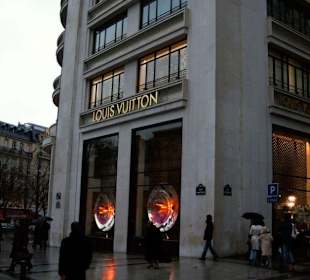 Champs Elysees: Im Regen, aber trotzdem schön
