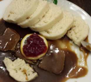 Gulasch und Knödel