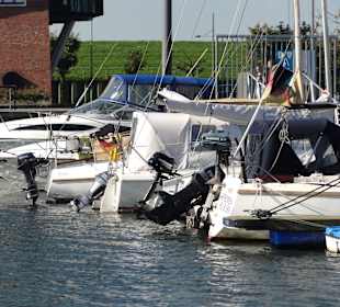 Die Marina von der Wasserseite