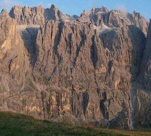 Die Sella in der aufgehenden Sonne