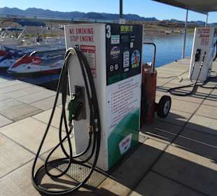 Hier wird das Boot aufgetankt